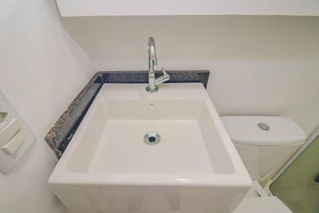 Casa de condomínio à venda com 103m², 2 quartos e 1 vaga Casa de condomínio à venda com 103m², 2 quartos e 1 vagaBanheiro da Suíte