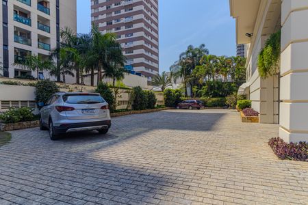 Apartamento à venda com 246m², 4 quartos e 4 vagas Apartamento à venda com 246m², 4 quartos e 4 vagasEstacionamento