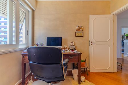 Apartamento à venda com 246m², 4 quartos e 4 vagas Apartamento à venda com 246m², 4 quartos e 4 vagasSuíte 3