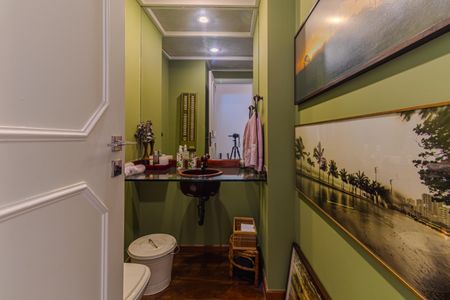 Apartamento à venda com 246m², 4 quartos e 4 vagas Apartamento à venda com 246m², 4 quartos e 4 vagasLavabo