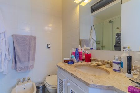 Apartamento à venda com 246m², 4 quartos e 4 vagas Apartamento à venda com 246m², 4 quartos e 4 vagasBanheiro da Suíte 3