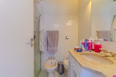 Apartamento à venda com 246m², 4 quartos e 4 vagas Apartamento à venda com 246m², 4 quartos e 4 vagasBanheiro da Suíte 3