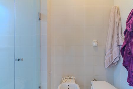 Apartamento à venda com 246m², 4 quartos e 4 vagas Apartamento à venda com 246m², 4 quartos e 4 vagasBanheiro da suíte 1