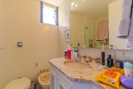 Apartamento à venda com 246m², 4 quartos e 4 vagas Apartamento à venda com 246m², 4 quartos e 4 vagasBanheiro da Suíte 2