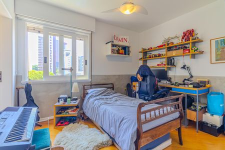 Apartamento à venda com 246m², 4 quartos e 4 vagas Apartamento à venda com 246m², 4 quartos e 4 vagasQuarto 1