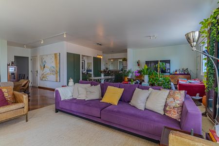 Apartamento à venda com 246m², 4 quartos e 4 vagas Apartamento à venda com 246m², 4 quartos e 4 vagasSala de Estar