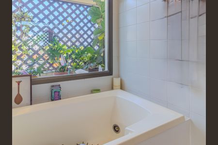 Apartamento à venda com 246m², 4 quartos e 4 vagas Apartamento à venda com 246m², 4 quartos e 4 vagasBanheiro da suíte 1