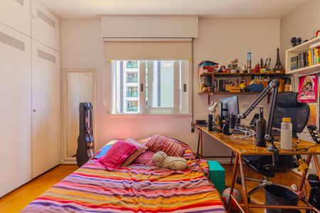 Apartamento à venda com 246m², 4 quartos e 4 vagas Apartamento à venda com 246m², 4 quartos e 4 vagasSuíte 2