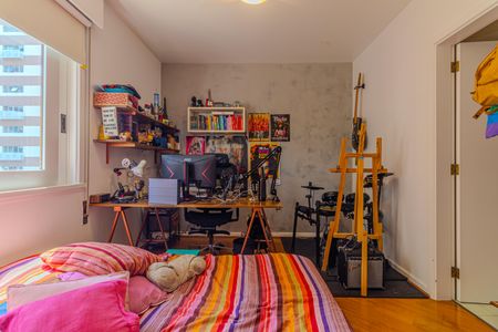 Apartamento à venda com 246m², 4 quartos e 4 vagas Apartamento à venda com 246m², 4 quartos e 4 vagasSuíte 2