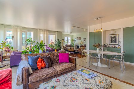 Apartamento à venda com 246m², 4 quartos e 4 vagas Apartamento à venda com 246m², 4 quartos e 4 vagasSala de Estar