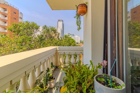 Apartamento à venda com 246m², 4 quartos e 4 vagas Apartamento à venda com 246m², 4 quartos e 4 vagasVaranda da Suíte 1