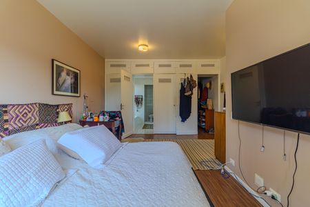 Apartamento à venda com 246m², 4 quartos e 4 vagas Apartamento à venda com 246m², 4 quartos e 4 vagasSuíte 1