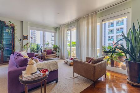 Apartamento à venda com 246m², 4 quartos e 4 vagas Apartamento à venda com 246m², 4 quartos e 4 vagasSala de Estar