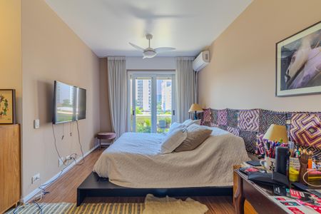 Apartamento à venda com 246m², 4 quartos e 4 vagas Apartamento à venda com 246m², 4 quartos e 4 vagasSuíte 1