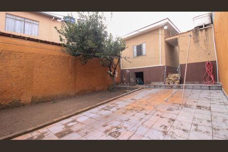 Casa à venda com 150m², 2 quartos e 2 vagas Casa à venda com 150m², 2 quartos e 2 vagasQuintal