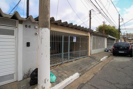 Casa à venda com 150m², 2 quartos e 2 vagas Casa à venda com 150m², 2 quartos e 2 vagasFachada