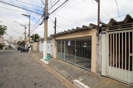 Casa à venda com 150m², 2 quartos e 2 vagas Casa à venda com 150m², 2 quartos e 2 vagasFachada