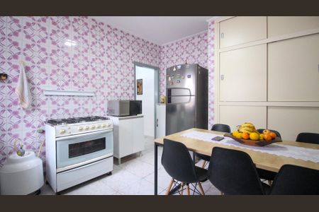 Casa à venda com 150m², 2 quartos e 2 vagas Casa à venda com 150m², 2 quartos e 2 vagasCozinha