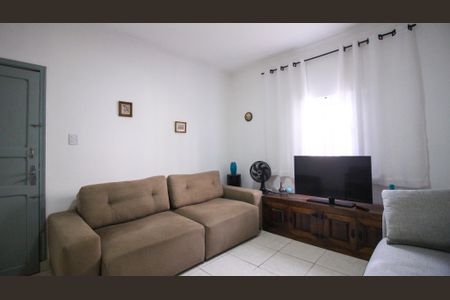 Casa à venda com 150m², 2 quartos e 2 vagas Casa à venda com 150m², 2 quartos e 2 vagasSala