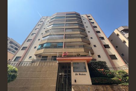 Apartamento para alugar com 117m², 3 quartos e 2 vagasFachada