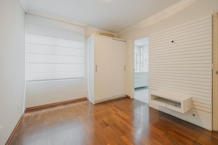 Apartamento à venda com 130m², 3 quartos e 2 vagasSuíte 1