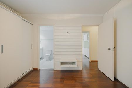 Apartamento à venda com 130m², 3 quartos e 2 vagasSuíte 1