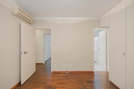 Apartamento à venda com 130m², 3 quartos e 2 vagasSuíte 2