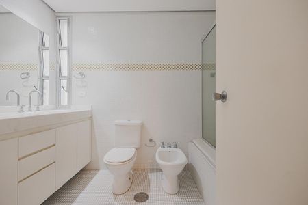 Apartamento à venda com 130m², 3 quartos e 2 vagasBanheiro da Suíte 1