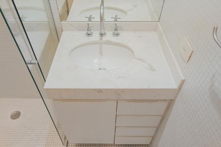 Apartamento à venda com 130m², 3 quartos e 2 vagasBanheiro da Suíte 2