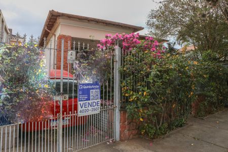 Casa à venda com 300m², 3 quartos e 6 vagas Casa à venda com 300m², 3 quartos e 6 vagasFachada