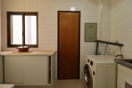 Apartamento para alugar com 216m², 4 quartos e 3 vagasÁrea de Serviço