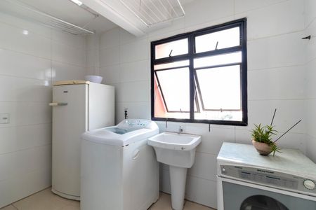 Apartamento à venda com 128m², 3 quartos e 2 vagas Apartamento à venda com 128m², 3 quartos e 2 vagasÁrea de Serviço