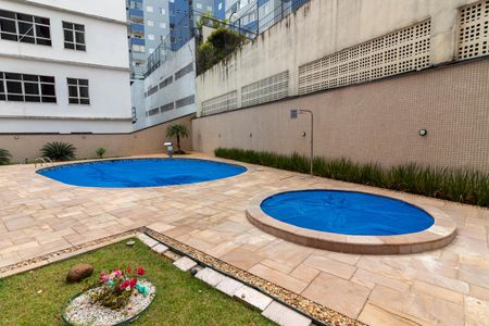 Apartamento à venda com 128m², 3 quartos e 2 vagas Apartamento à venda com 128m², 3 quartos e 2 vagasÁrea comum - Piscina