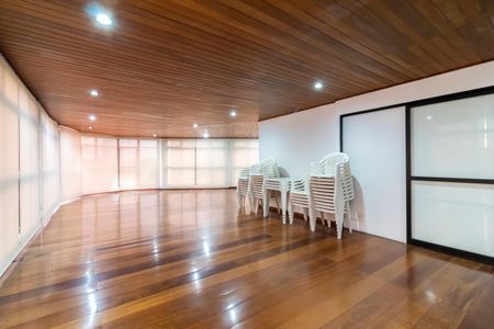 Apartamento à venda com 128m², 3 quartos e 2 vagas Apartamento à venda com 128m², 3 quartos e 2 vagasÁrea comum - Salão de festas