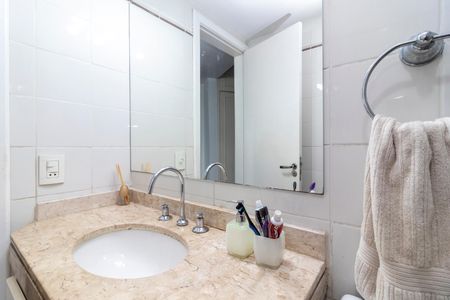 Apartamento à venda com 128m², 3 quartos e 2 vagas Apartamento à venda com 128m², 3 quartos e 2 vagasBanheiro 2