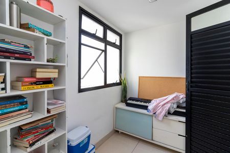 Apartamento à venda com 128m², 3 quartos e 2 vagas Apartamento à venda com 128m², 3 quartos e 2 vagasQuarto de Serviço