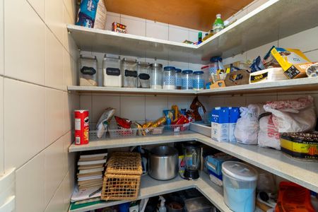 Apartamento à venda com 128m², 3 quartos e 2 vagas Apartamento à venda com 128m², 3 quartos e 2 vagasDespensa