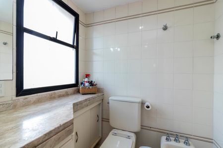 Apartamento à venda com 128m², 3 quartos e 2 vagas Apartamento à venda com 128m², 3 quartos e 2 vagasBanheiro da Suíte