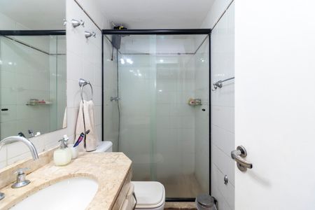 Apartamento à venda com 128m², 3 quartos e 2 vagas Apartamento à venda com 128m², 3 quartos e 2 vagasBanheiro 2