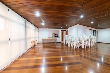 Apartamento à venda com 128m², 3 quartos e 2 vagas Apartamento à venda com 128m², 3 quartos e 2 vagasÁrea comum - Salão de festas