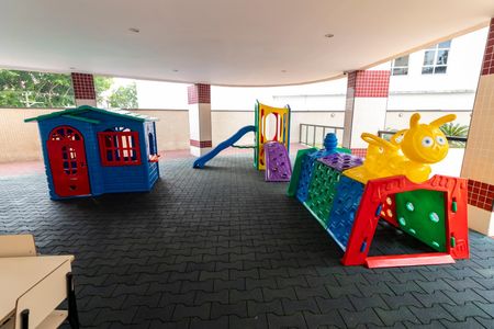 Apartamento à venda com 128m², 3 quartos e 2 vagas Apartamento à venda com 128m², 3 quartos e 2 vagasÁrea comum - Playground