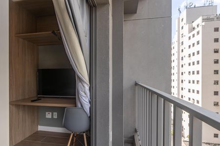 Studio para alugar com 28m², 1 quarto e sem vaga Studio para alugar com 28m², 1 quarto e sem vagaVaranda