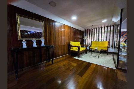 Apartamento à venda com 141m², 4 quartos e 2 vagas Apartamento à venda com 141m², 4 quartos e 2 vagasHall de entrada