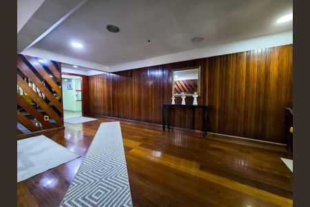 Apartamento à venda com 141m², 4 quartos e 2 vagas Apartamento à venda com 141m², 4 quartos e 2 vagasHall de entrada