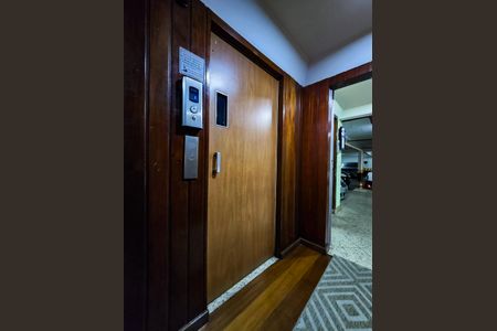 Apartamento à venda com 141m², 4 quartos e 2 vagas Apartamento à venda com 141m², 4 quartos e 2 vagasElevador