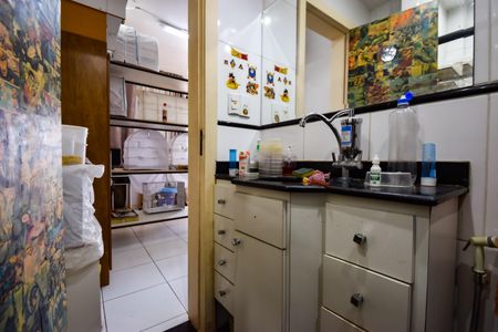 Apartamento à venda com 141m², 4 quartos e 2 vagas Apartamento à venda com 141m², 4 quartos e 2 vagasQuarto 3 - Banheiro