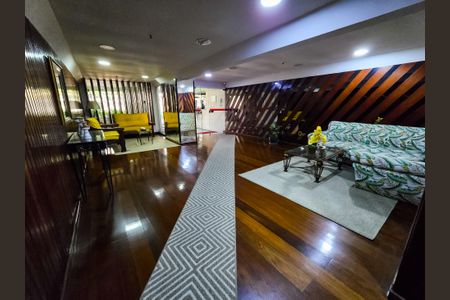 Apartamento à venda com 141m², 4 quartos e 2 vagas Apartamento à venda com 141m², 4 quartos e 2 vagasHall de entrada