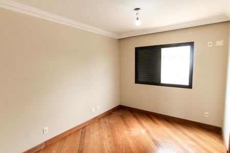 Apartamento à venda com 135m², 3 quartos e 3 vagasSuíte 1