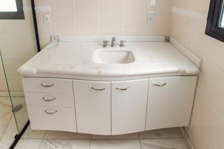 Apartamento à venda com 135m², 3 quartos e 3 vagasBanheiro da Suíte 2