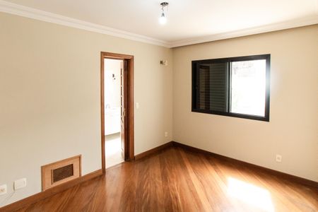 Apartamento à venda com 135m², 3 quartos e 3 vagasSuíte 2